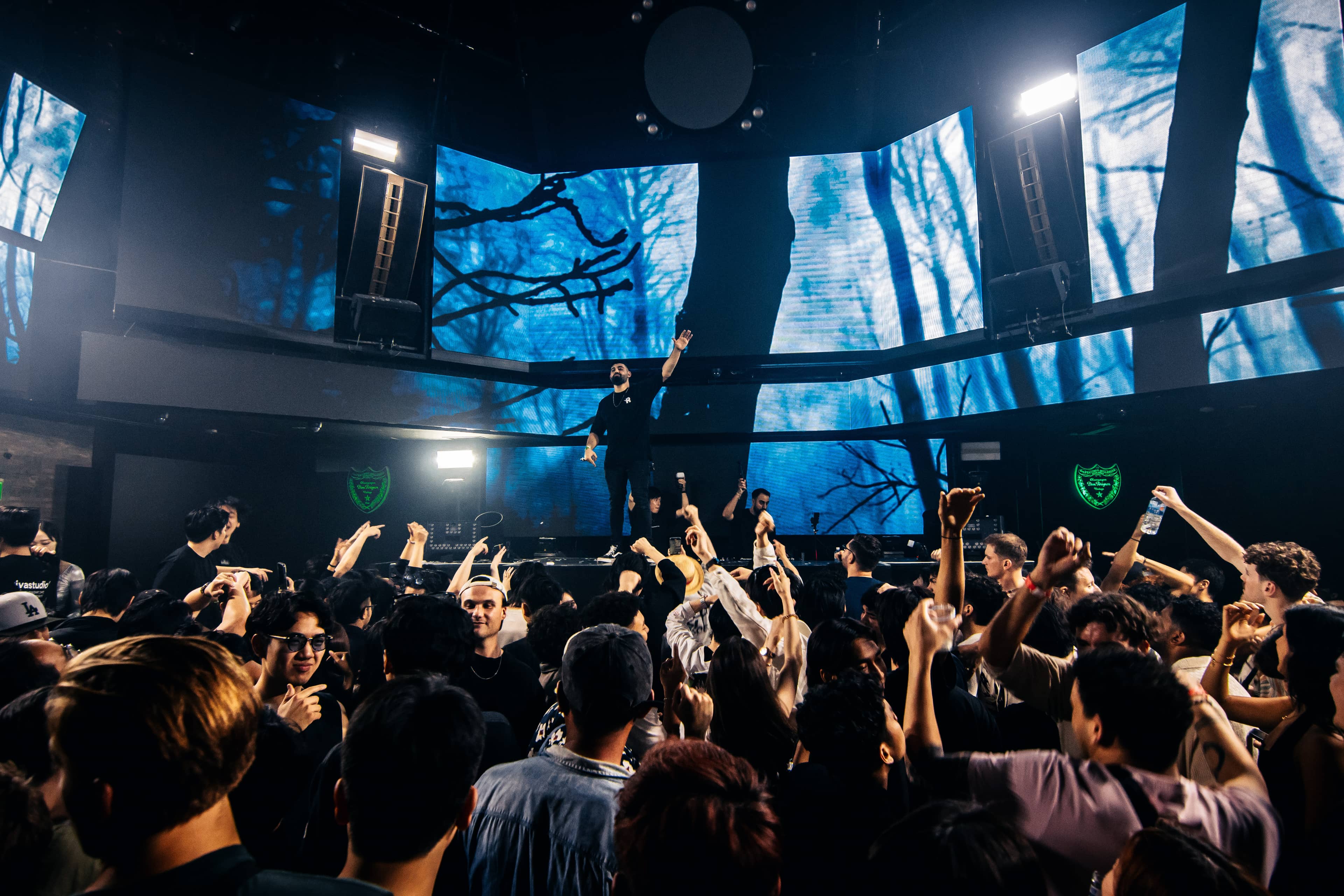 R-CHY - crowd
