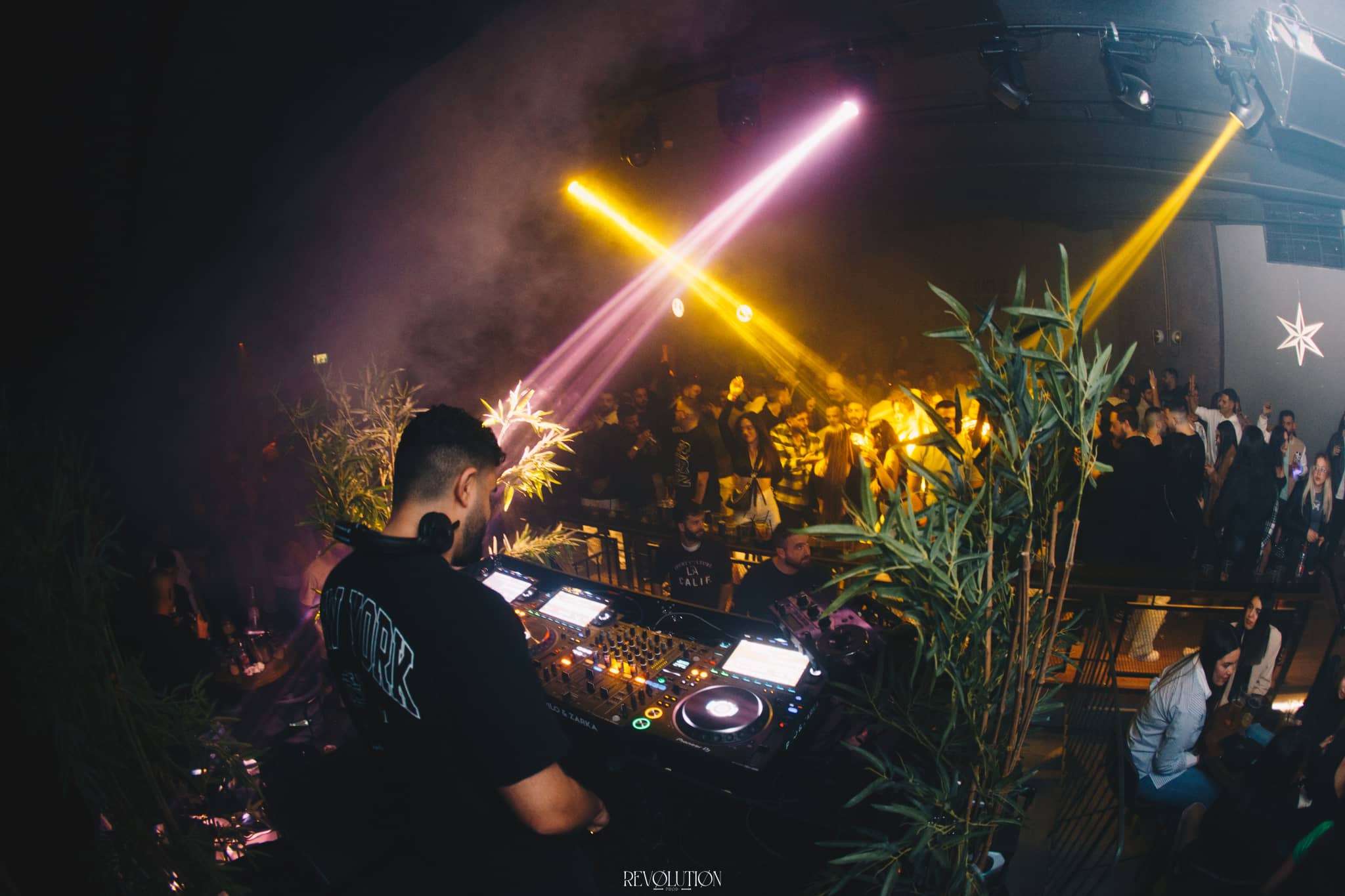 R-CHY live 8