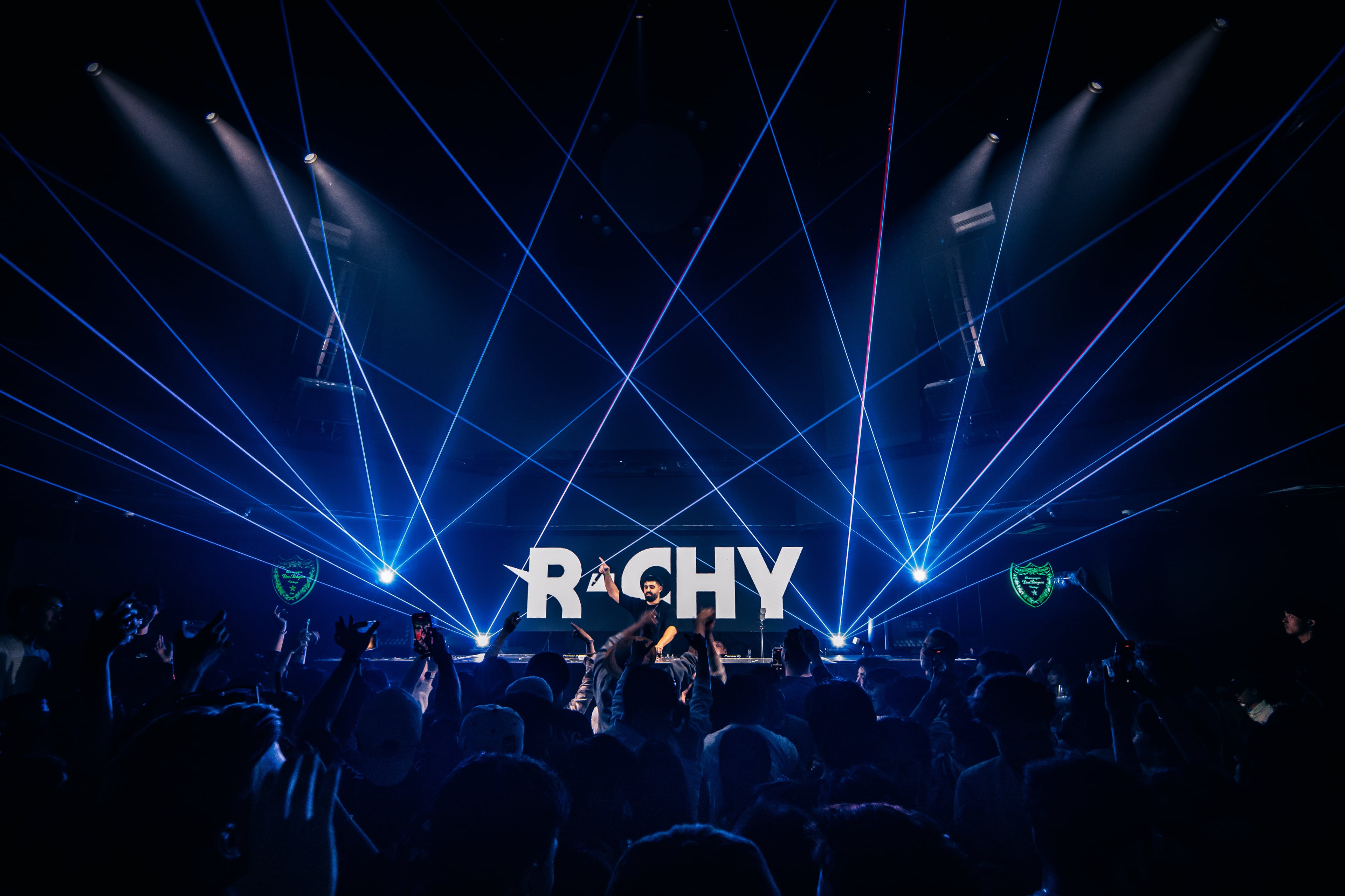 R-CHY performing live